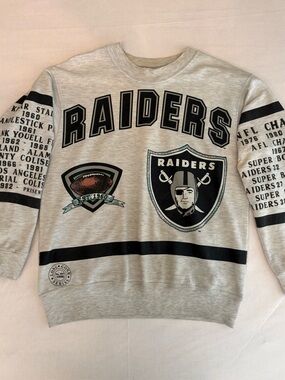 Vintage Raiders Grey Graphic Crewneck Sweatshirt - made in the USA